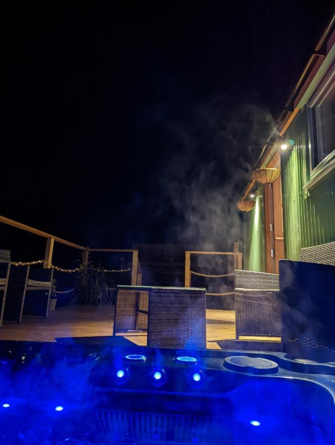 Bespoke Luxury Huts With Hot Tubs. Located In The Black Mountains. Llanveynoe Zewnętrze zdjęcie