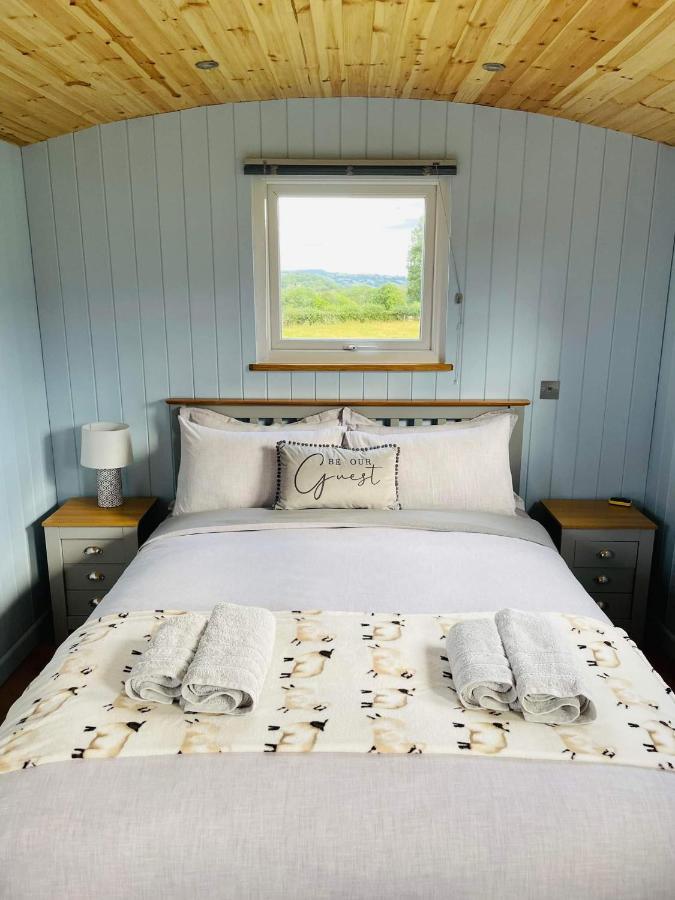 Bespoke Luxury Huts With Hot Tubs. Located In The Black Mountains. Llanveynoe Zewnętrze zdjęcie