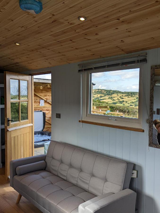 Bespoke Luxury Huts With Hot Tubs. Located In The Black Mountains. Llanveynoe Zewnętrze zdjęcie